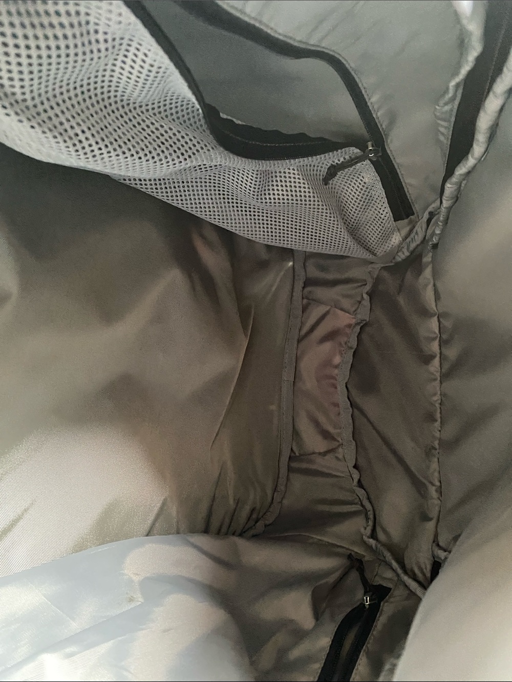 OSPREY Porter 46 Black Backpack with Gray Accents and Red Logo - Picture 13 of 15